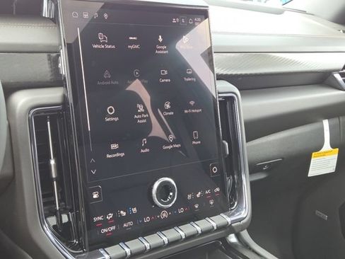 New 2026 GMC Yukon XL AT4 w/ AT4 Premium Plus Package AWD/4WD image 34