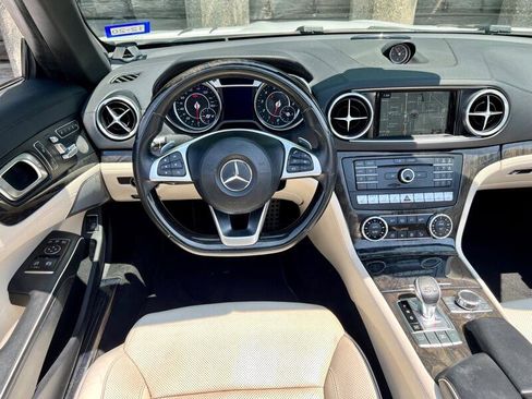Used 2017 Mercedes-Benz SL 550 image 13