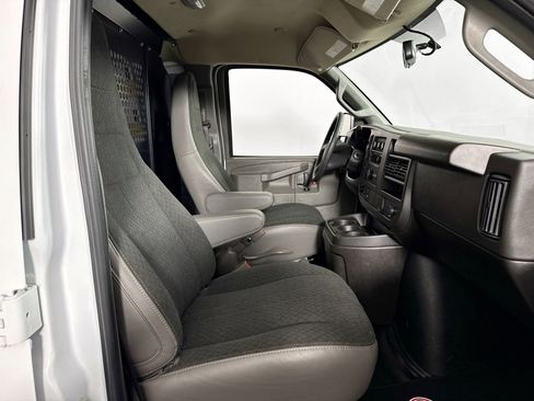 Used 2024 GMC Savana 2500 Work Van w/ Driver Convenience Package image 32