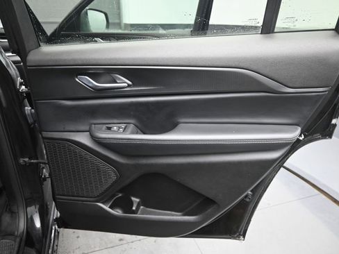 Used 2024 Jeep Grand Cherokee L Altitude image 18