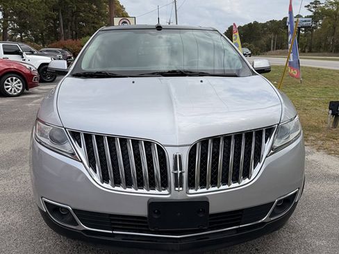 Used 2015 Lincoln MKX FWD w/ Equipment Group 101A image 2