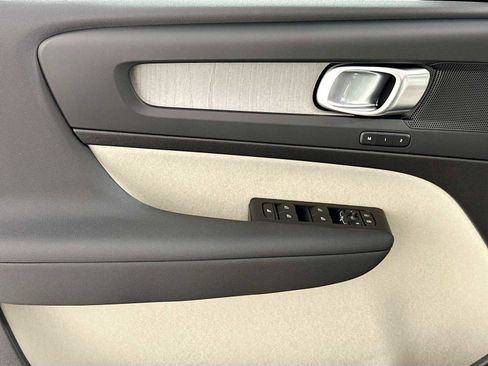 Certified 2025 Volvo XC40 B5 Plus w/ Protection Package Premier image 16