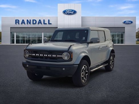 Used 2024 Ford Bronco Outer Banks AWD/4WD image 2