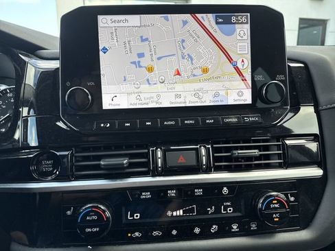 Used 2025 Nissan Pathfinder SL FWD image 22