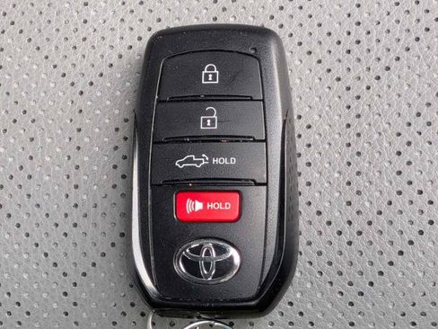 Used 2025 Toyota Tundra Limited AWD/4WD image 28