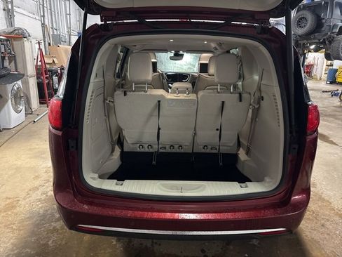 Used 2017 Chrysler Pacifica Platinum image 20