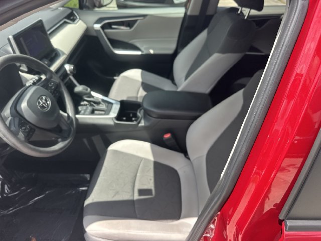 Used 2025 Toyota RAV4 XLE FWD image 20