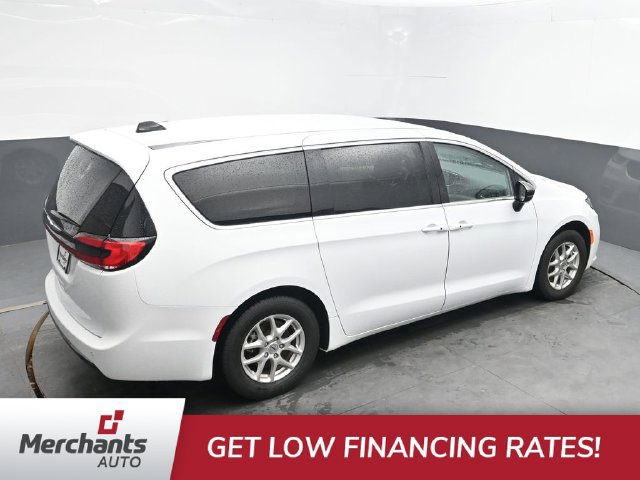Used 2024 Chrysler Pacifica Touring-L FWD image 28