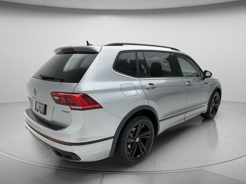 Used 2023 Volkswagen Tiguan SE R-Line AWD/4WD image 5