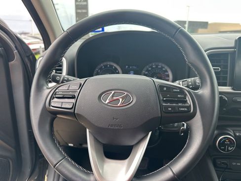Used 2022 Hyundai Venue SEL image 11