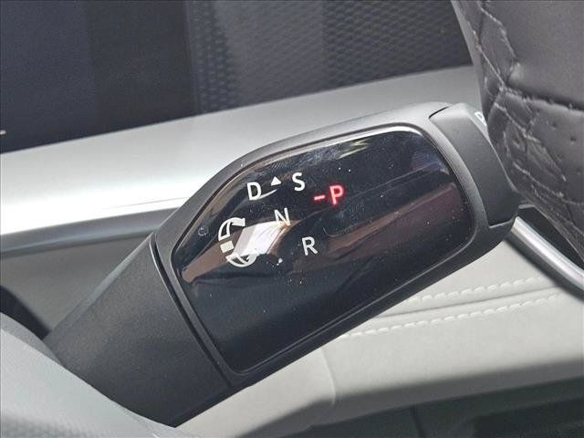Used 2026 Volkswagen Tiguan SE R-Line FWD image 15