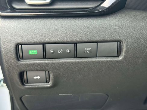 Used 2025 Nissan Sentra SV w/ Trunk Package image 18