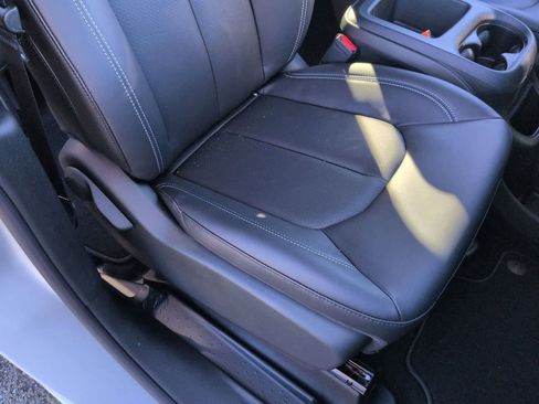 New 2026 Chrysler Pacifica Select image 13