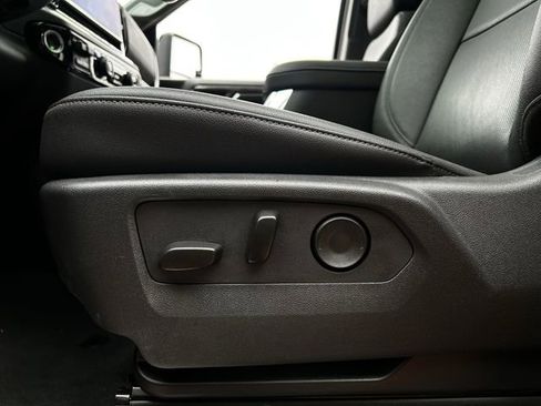 Used 2025 Chevrolet Silverado 2500 LTZ w/ LTZ Plus Package AWD/4WD image 33