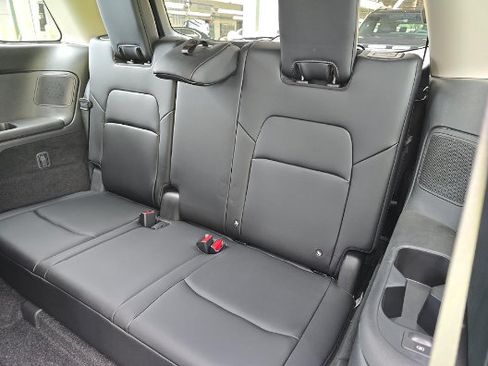 Used 2025 Nissan Pathfinder Platinum w/ Cargo Package AWD/4WD image 5