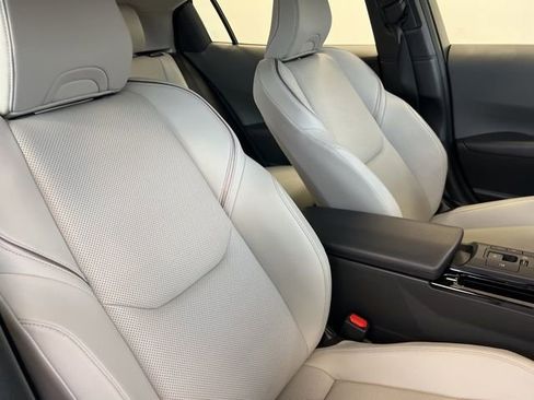 Used 2023 Toyota Prius XLE image 23