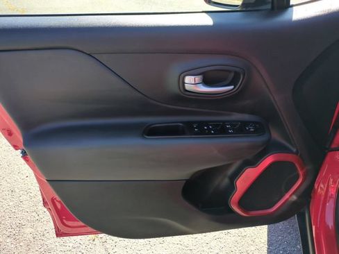 Used 2023 Jeep Renegade Trailhawk AWD/4WD image 12