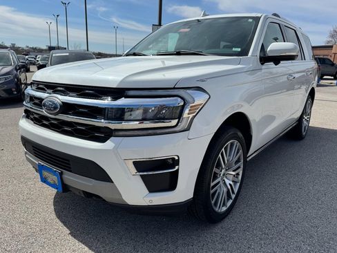 Used 2022 Ford Expedition Limited image 8