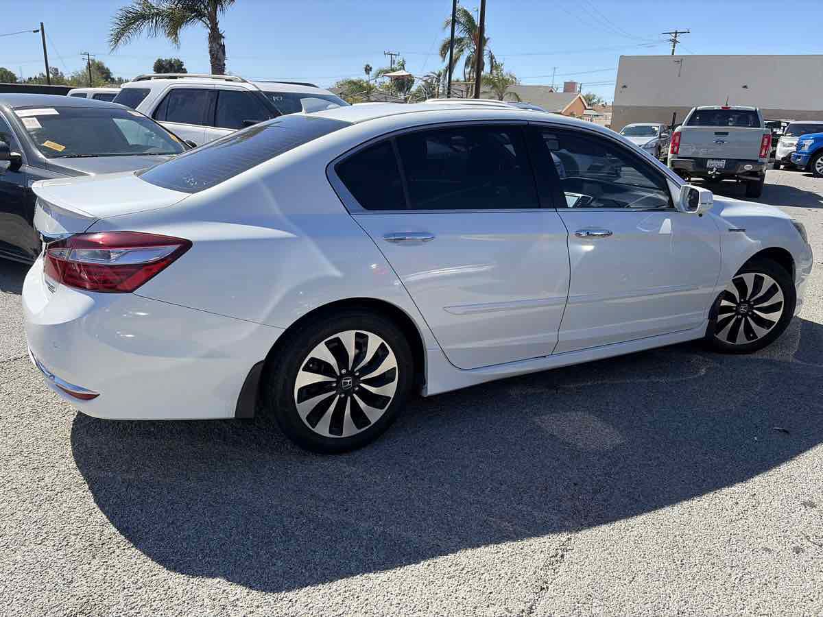 Used 2017 Honda Accord Touring image 5