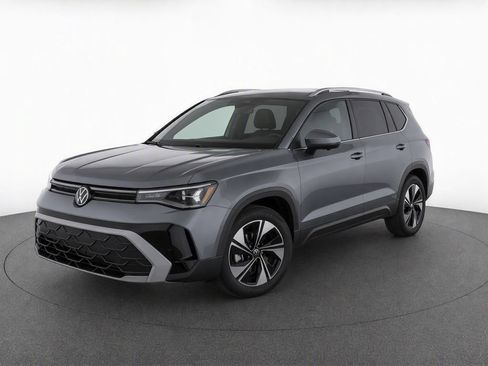 Used 2026 Volkswagen Taos SE AWD/4WD image 1