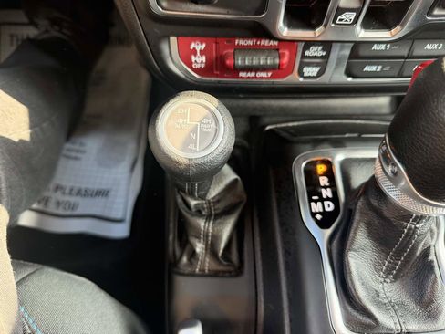 Used 2025 Jeep Wrangler Unlimited Rubicon 4xe AWD/4WD image 37