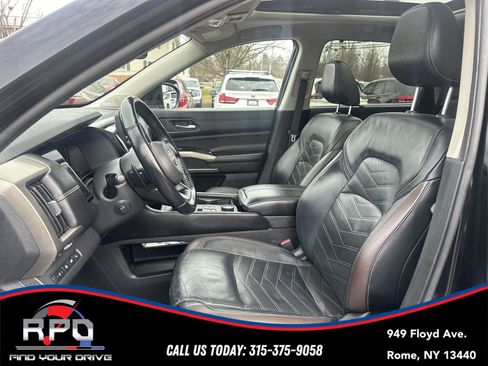 Used 2022 Nissan Pathfinder Platinum w/ Cargo Package AWD/4WD image 27