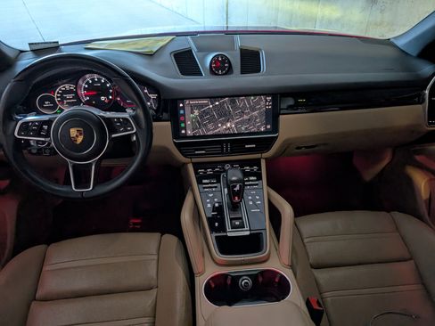 Used 2023 Porsche Cayenne image 6