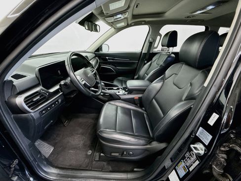 Used 2025 Kia Telluride S FWD image 12