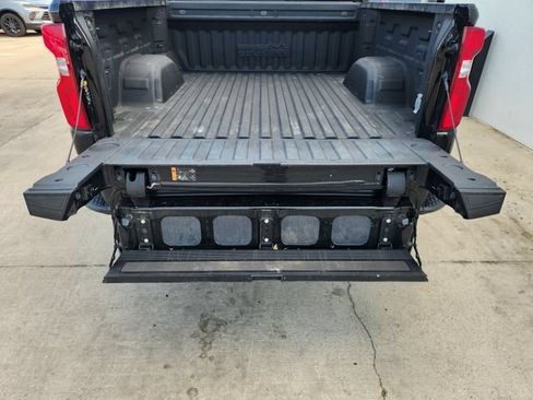 Used 2023 Chevrolet Silverado 1500 High Country w/ Technology Package AWD/4WD image 34