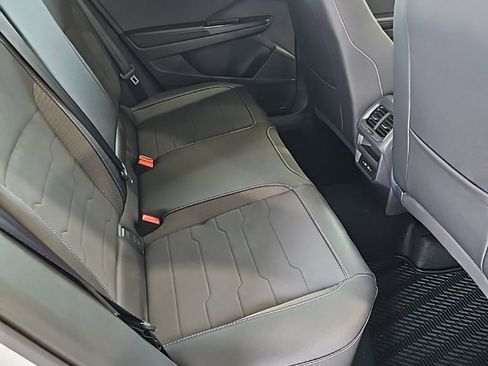 New 2026 Volkswagen Taos SE FWD image 17