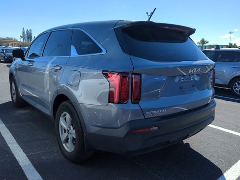 Used 2023 Kia Sorento LX image 8