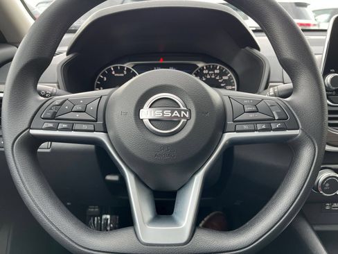 Used 2025 Nissan Altima 2.5 SV FWD image 29