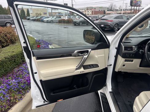 Used 2022 Lexus GX 460 Premium w/ Premium Package image 14