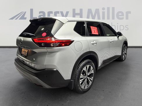 Used 2023 Nissan Rogue SV image 5