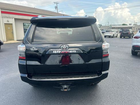 Used 2018 Toyota 4Runner SR5 Premium w/ Four Season Floor Mat Package AWD/4WD image 6