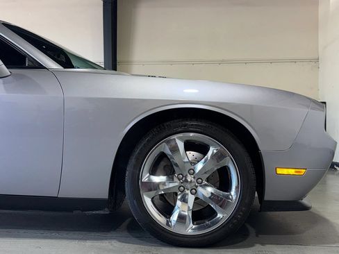 Used 2014 Dodge Challenger R/T RWD image 9