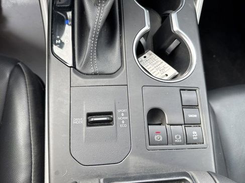 Used 2023 Toyota Highlander XLE image 24