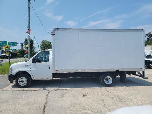 Used 2022 Ford E-350 and Econoline 350 Super Duty w/ Power Windows & Locks Group RWD image 4