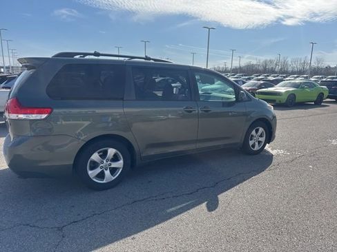 Used 2013 Toyota Sienna LE w/ Towing Pkg image 4
