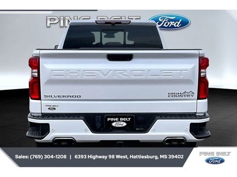 Used 2024 Chevrolet Silverado 1500 High Country AWD/4WD image 3