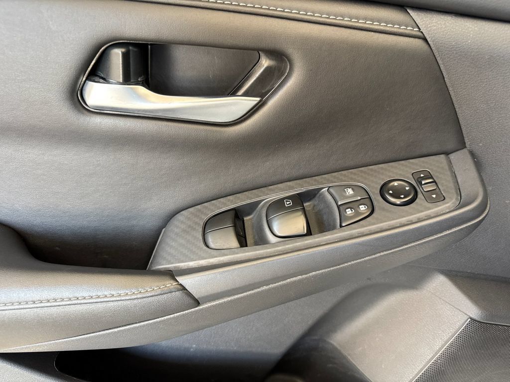 Used 2025 Nissan Sentra SV FWD image 10