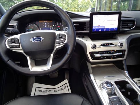 Used 2023 Ford Explorer XLT w/ Equipment Group 202A AWD/4WD image 11
