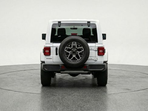 Used 2025 Jeep Wrangler Sahara image 7