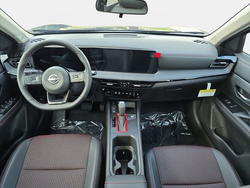 New 2026 Nissan Kicks SR w/ SR Premium Package FWD image 9