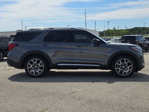 Used 2025 Ford Explorer Platinum w/ Ultimate Package RWD image 6