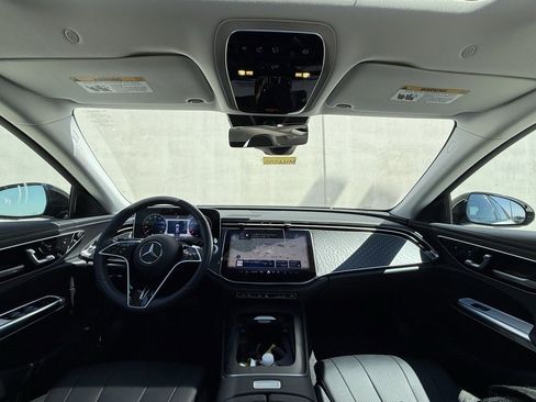 Used 2024 Mercedes-Benz E 350 4MATIC Sedan image 6