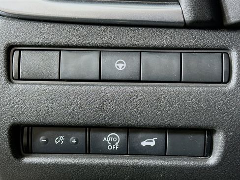 Used 2025 Nissan Rogue SV image 17