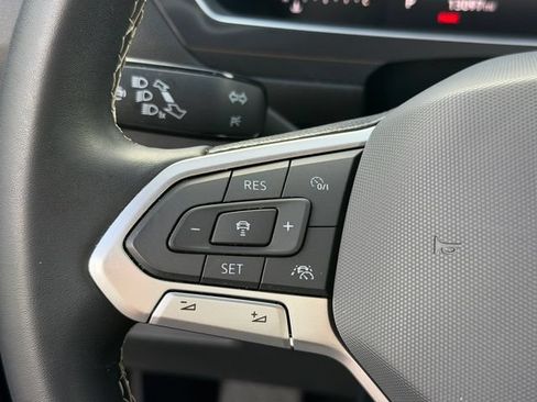 Certified 2023 Volkswagen Tiguan SE FWD image 24