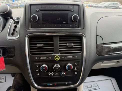 Used 2015 Dodge Grand Caravan SE w/ Quick Order Package 29E SE image 11