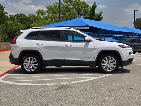 Used 2017 Jeep Cherokee Limited w/ Luxury Group AWD/4WD image 2